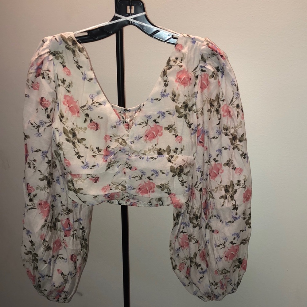 Never worn floral crop. So cute and sexy!